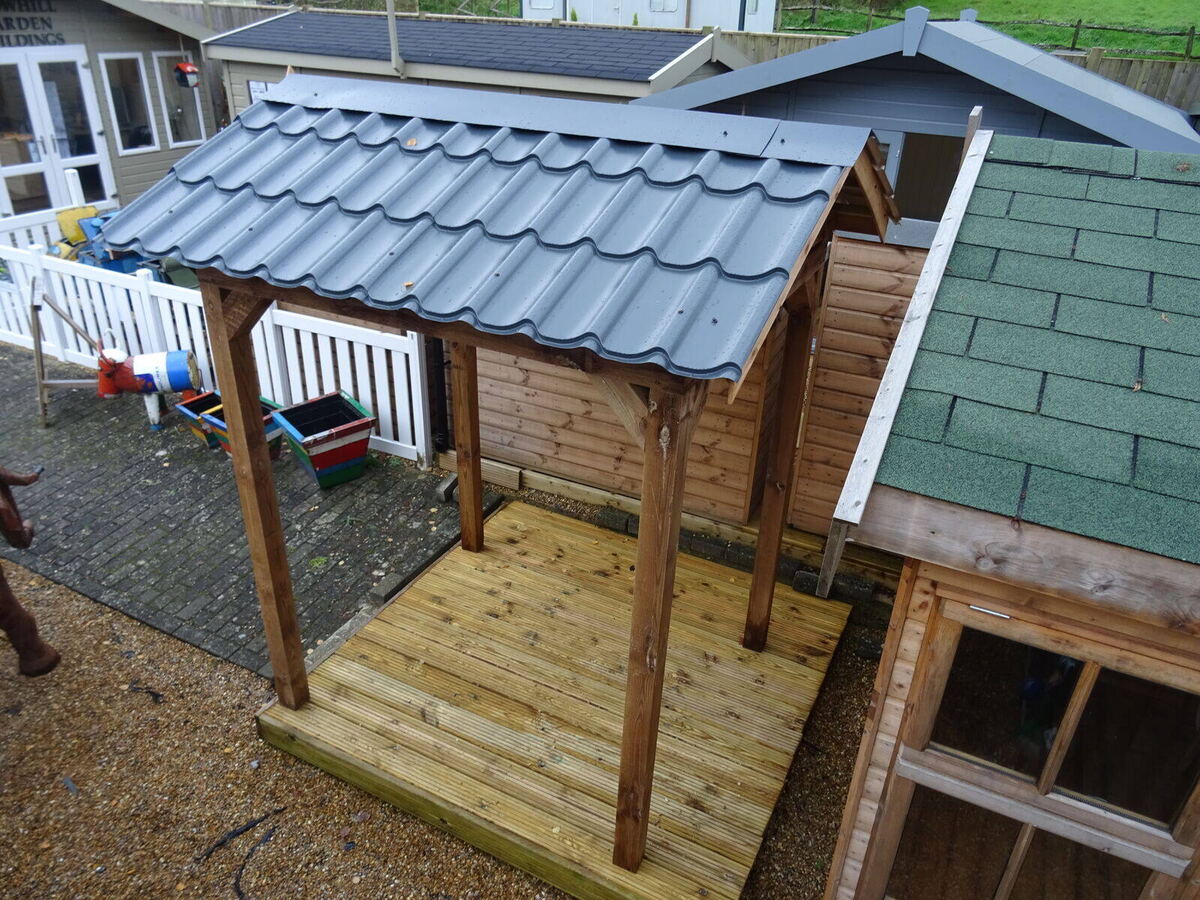 Large bespoke timber garden structure built by Cordreys