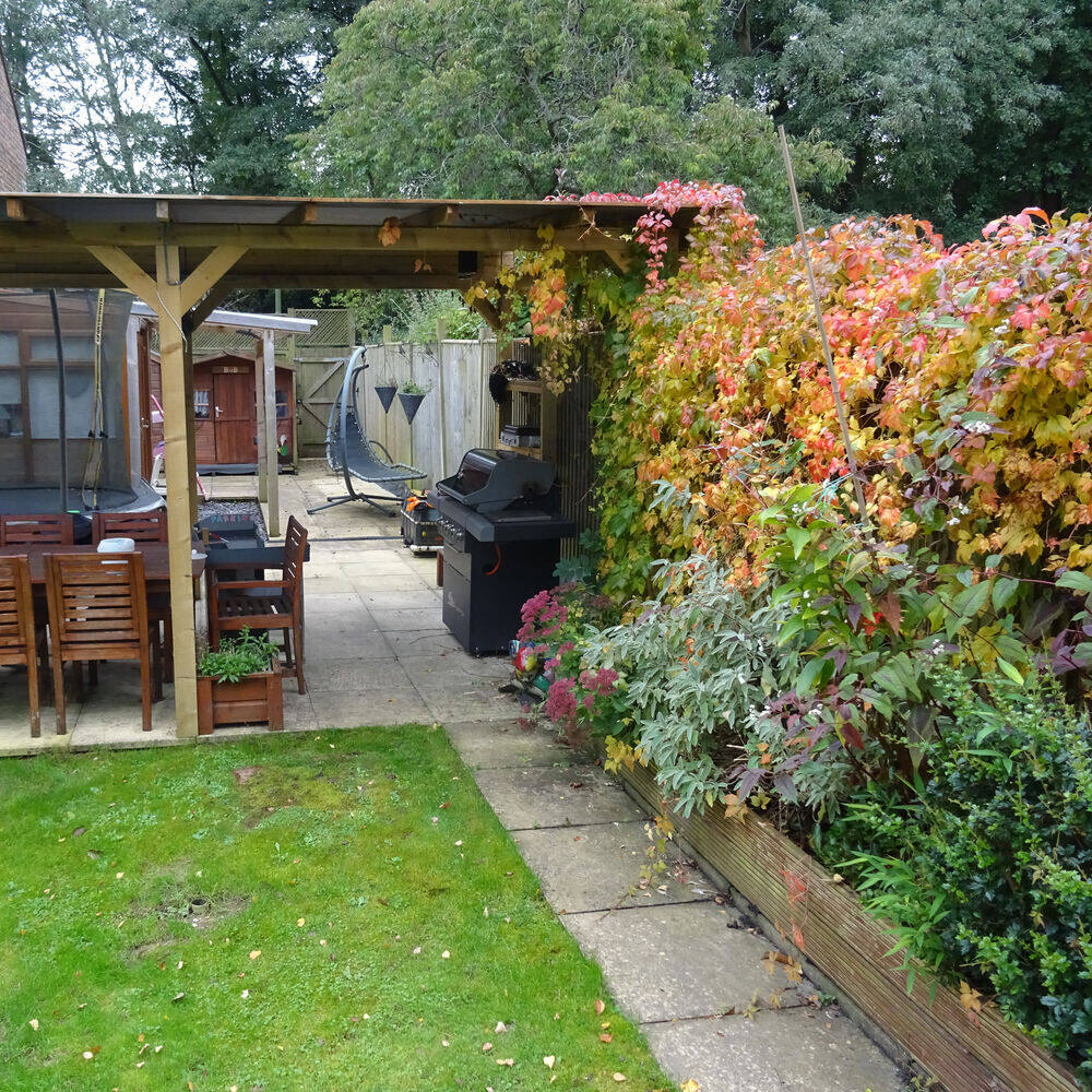 Well-maintained garden and property in Surrey looked after by Cordreys